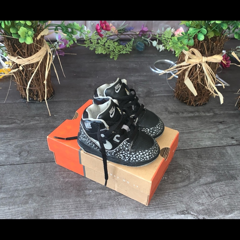 Nike Little Assault Retro Basketball Sneaker Shoes